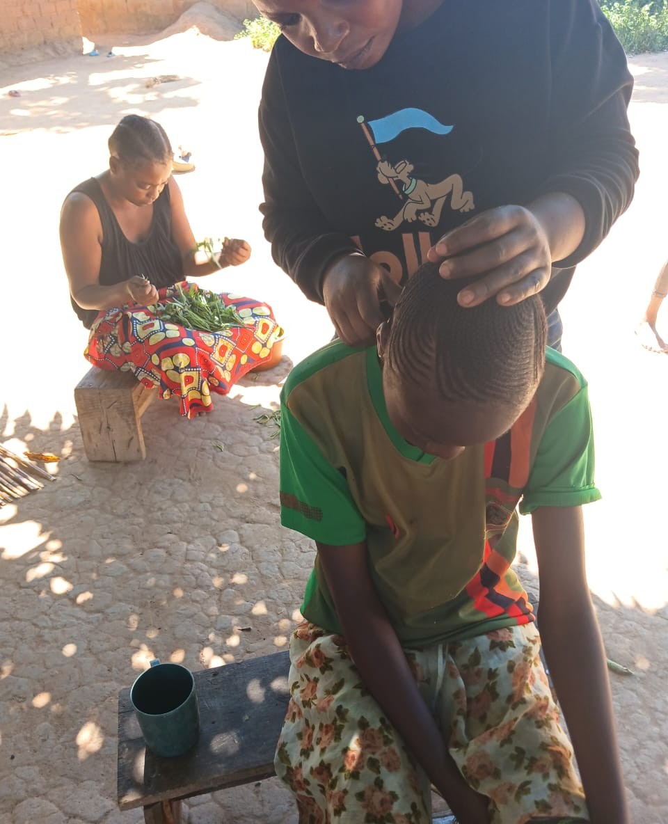 Hair braiding workshop session